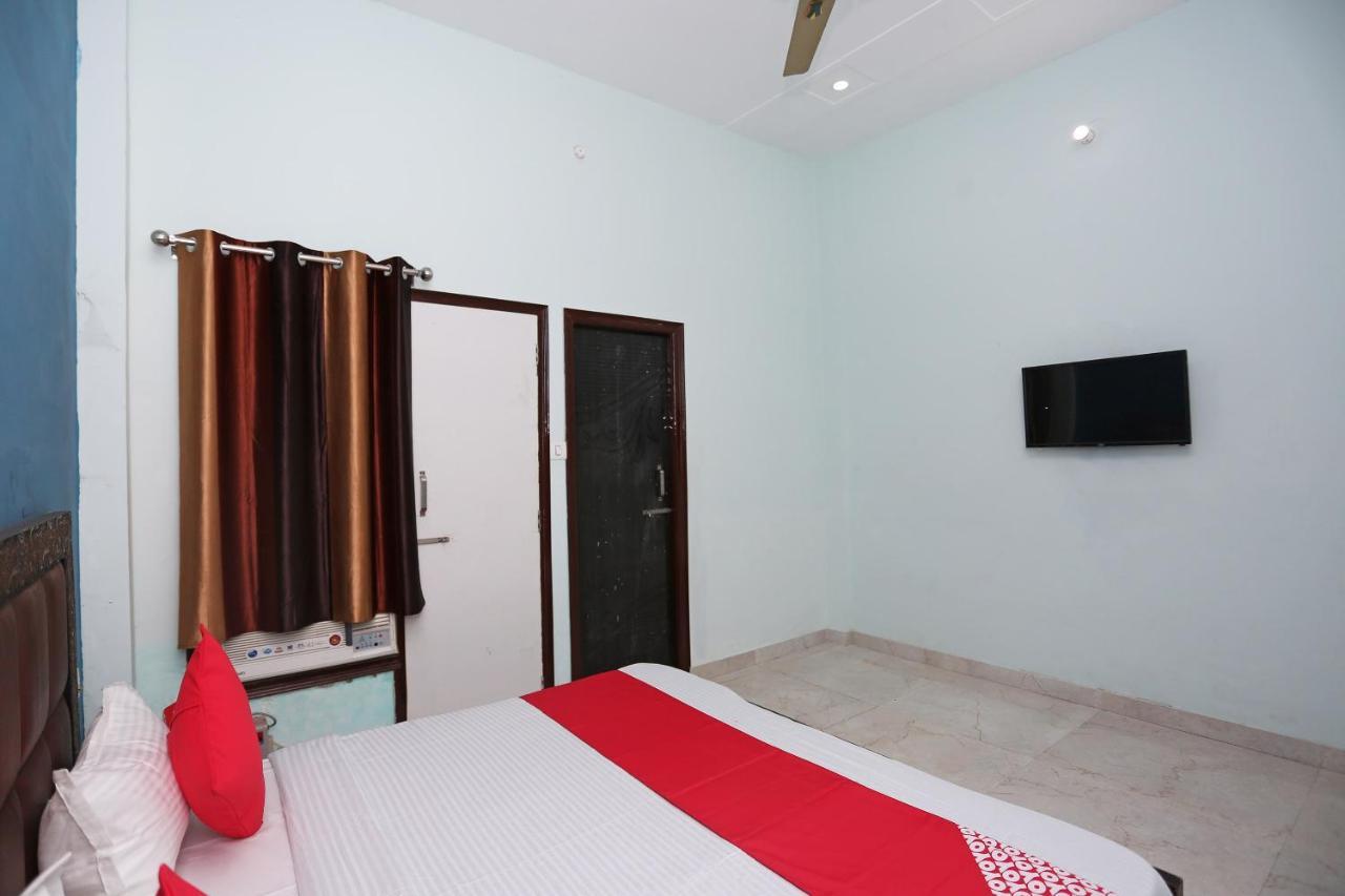 Oyo 29517 Hotel Barsana Palace Chhata Ngoại thất bức ảnh