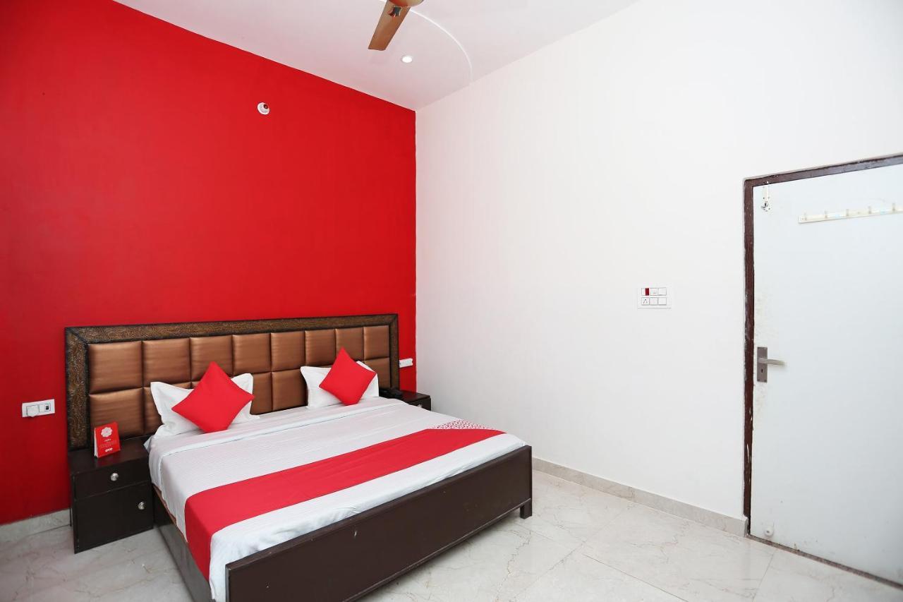 Oyo 29517 Hotel Barsana Palace Chhata Ngoại thất bức ảnh
