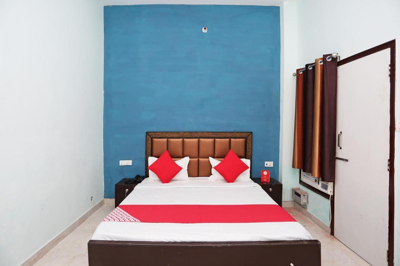 Oyo 29517 Hotel Barsana Palace Chhata Ngoại thất bức ảnh