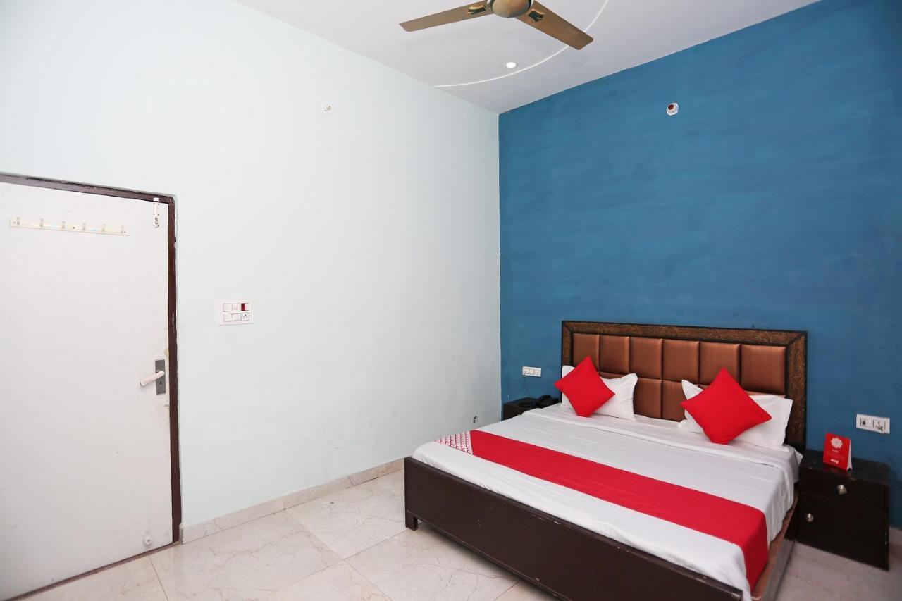Oyo 29517 Hotel Barsana Palace Chhata Ngoại thất bức ảnh