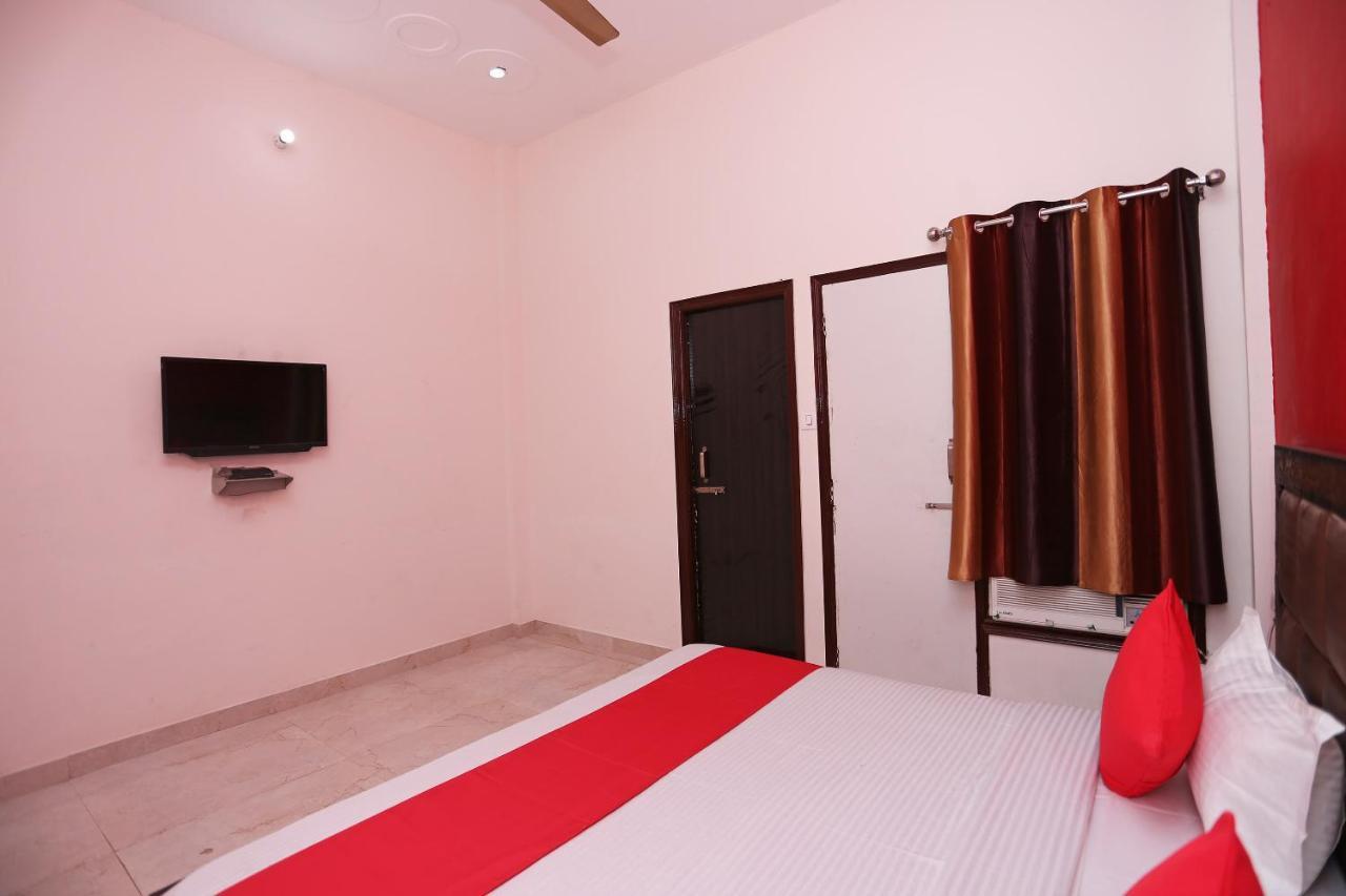 Oyo 29517 Hotel Barsana Palace Chhata Ngoại thất bức ảnh