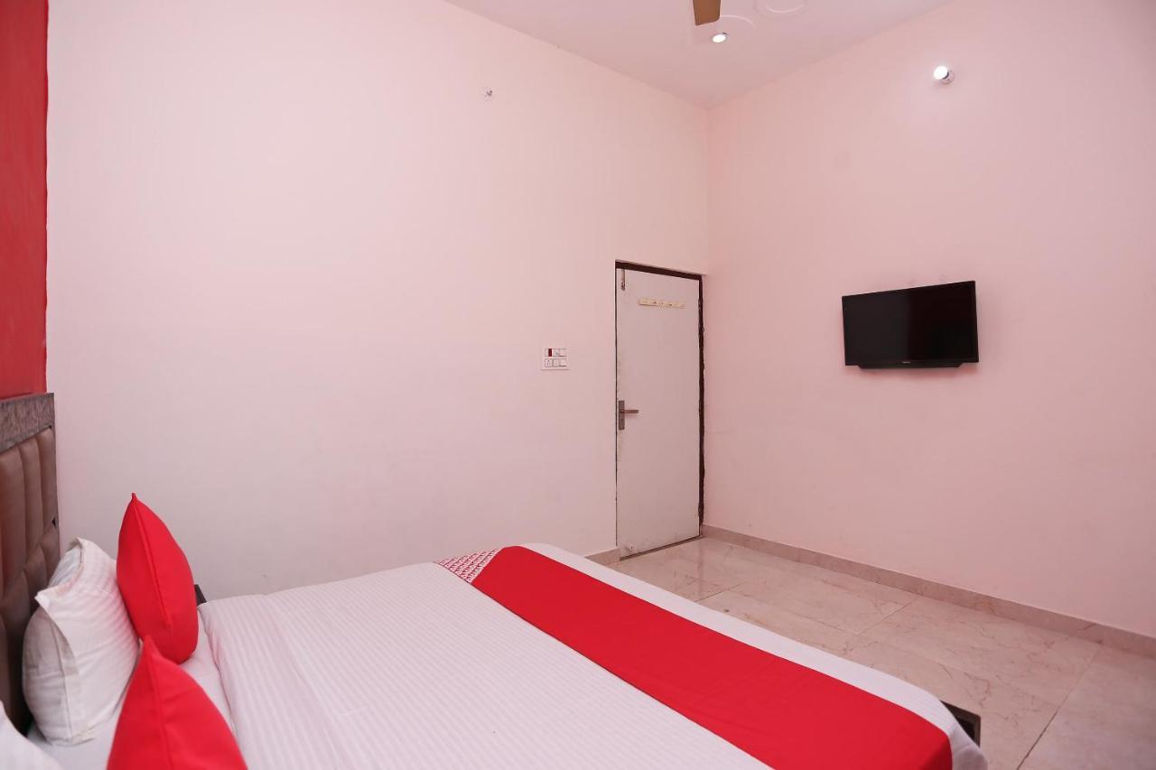 Oyo 29517 Hotel Barsana Palace Chhata Ngoại thất bức ảnh