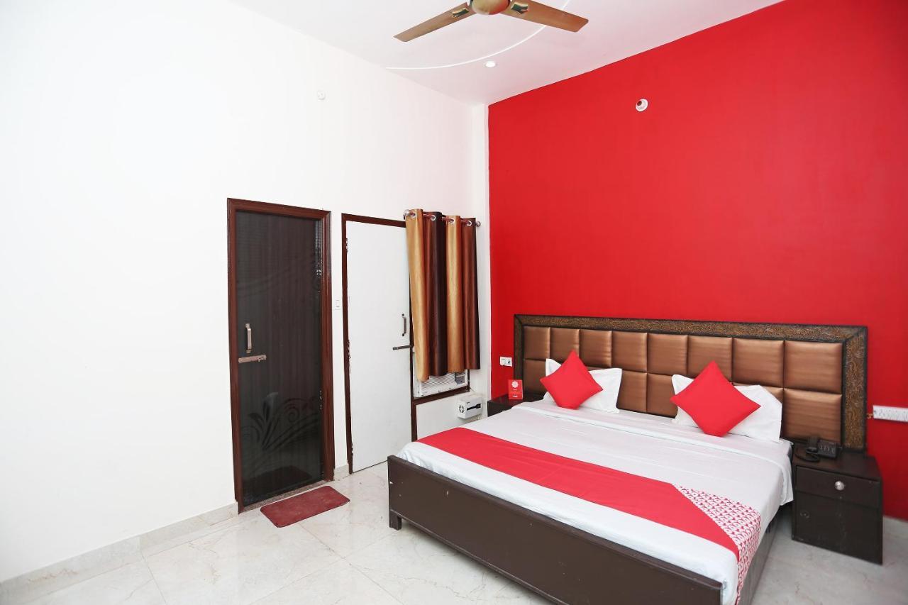 Oyo 29517 Hotel Barsana Palace Chhata Ngoại thất bức ảnh