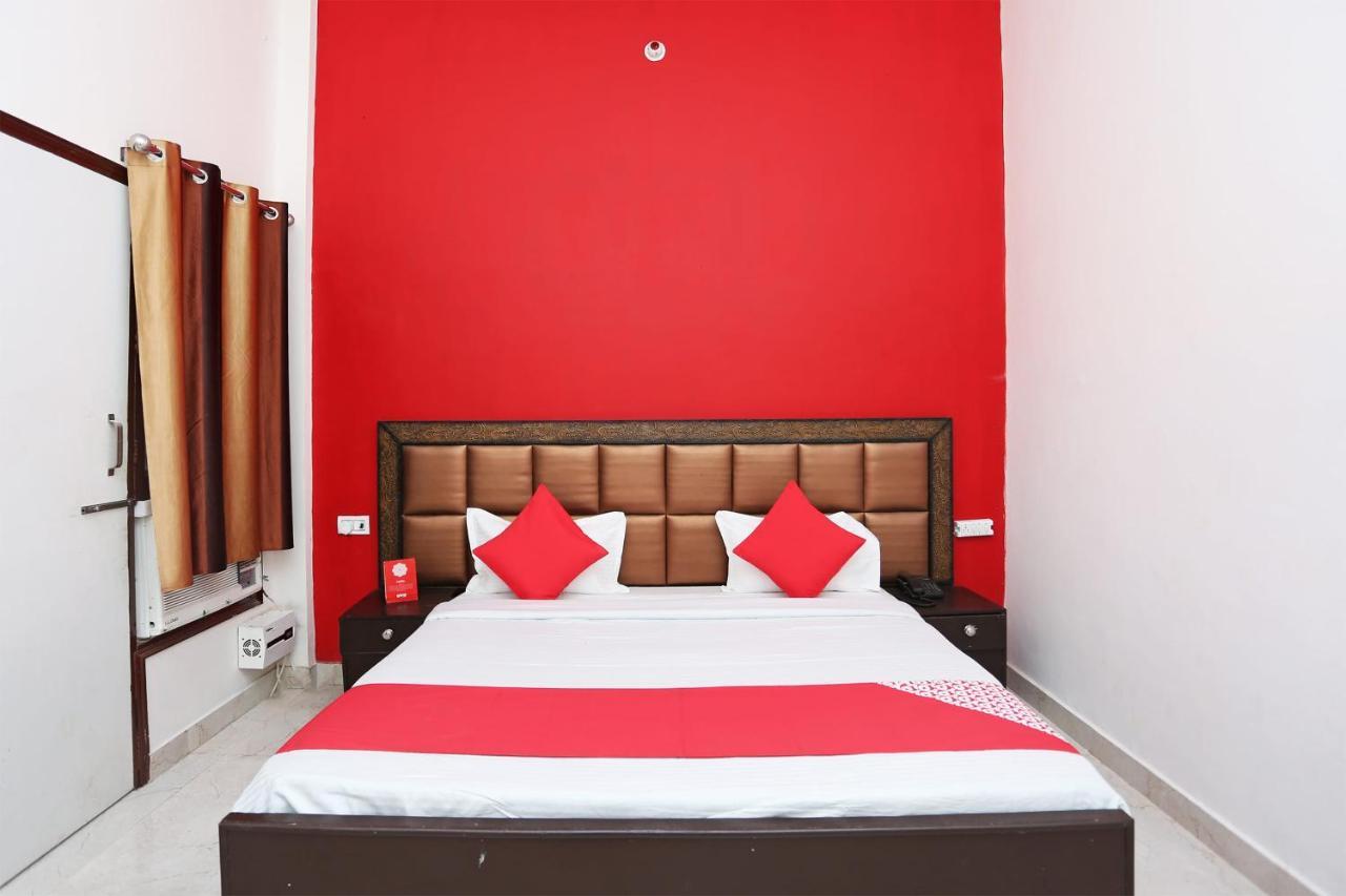 Oyo 29517 Hotel Barsana Palace Chhata Ngoại thất bức ảnh