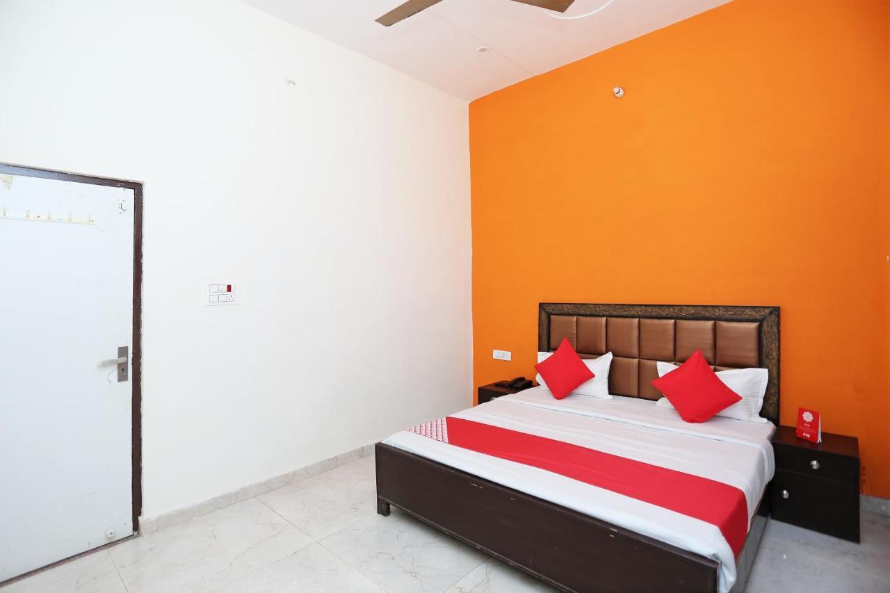 Oyo 29517 Hotel Barsana Palace Chhata Ngoại thất bức ảnh