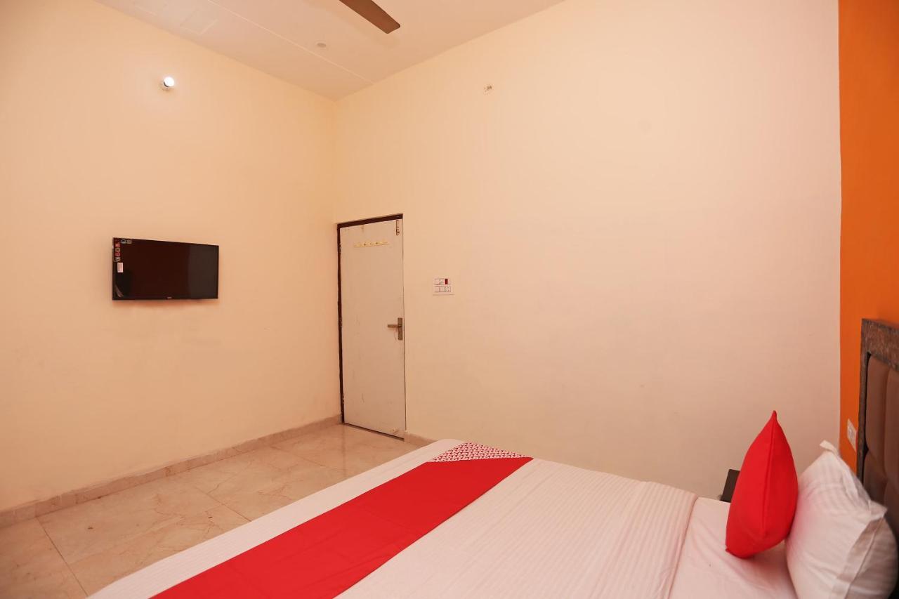 Oyo 29517 Hotel Barsana Palace Chhata Ngoại thất bức ảnh