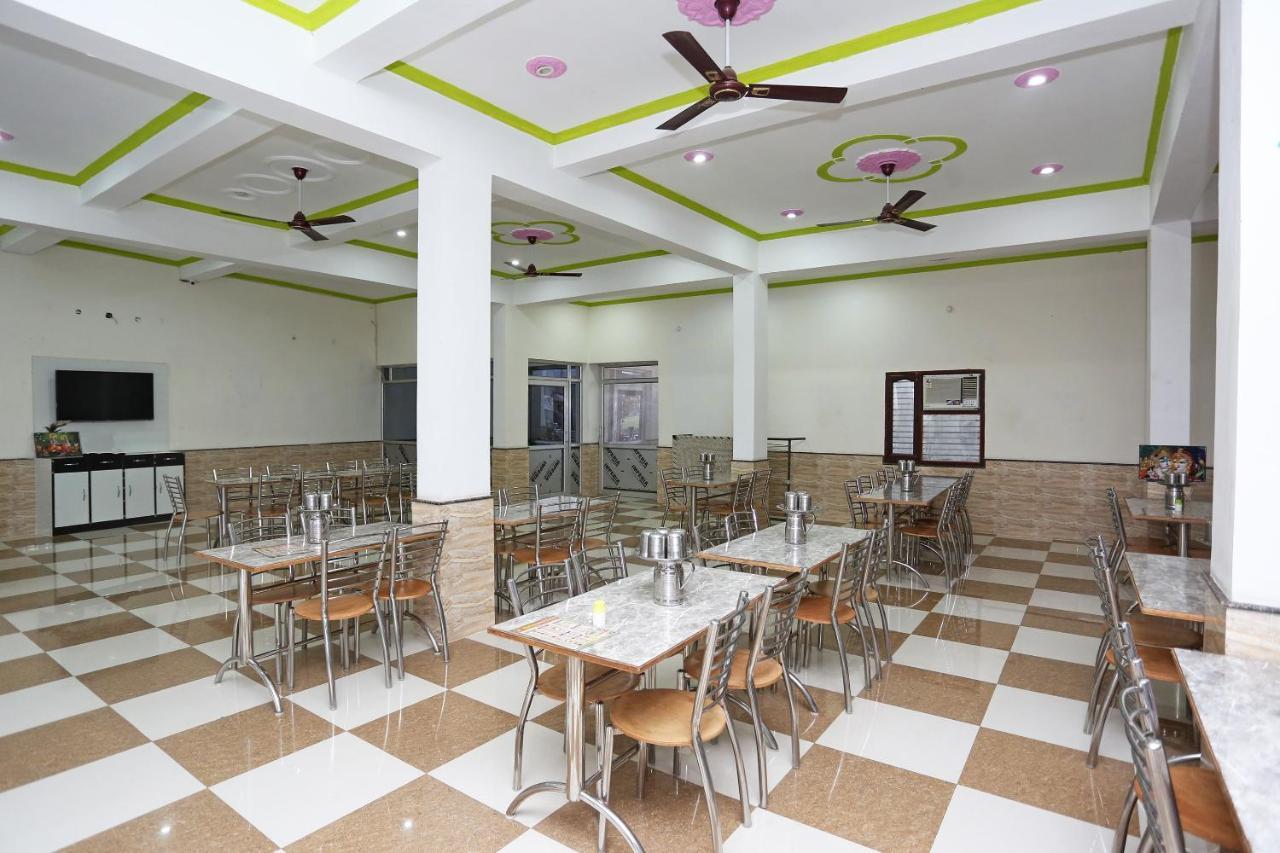 Oyo 29517 Hotel Barsana Palace Chhata Ngoại thất bức ảnh