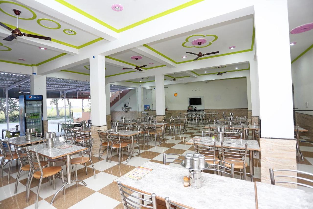 Oyo 29517 Hotel Barsana Palace Chhata Ngoại thất bức ảnh