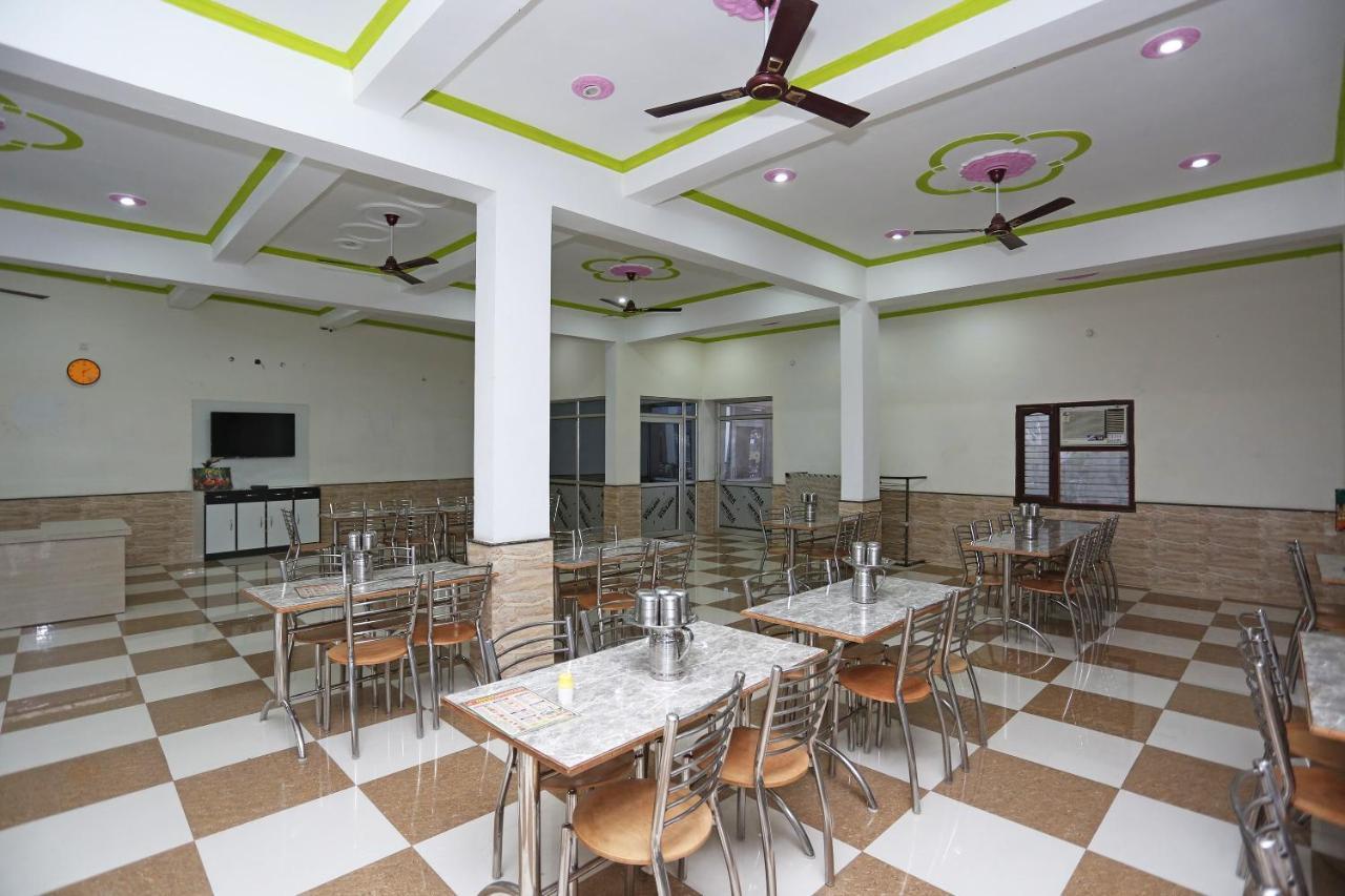 Oyo 29517 Hotel Barsana Palace Chhata Ngoại thất bức ảnh